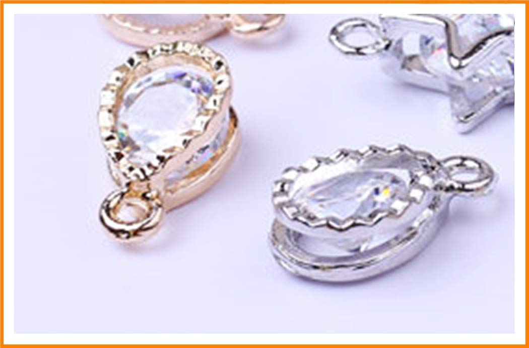 Amazon | 【Za-Bi (ザ-ビ) 】チャーム ビジュー しずく型 金銀 2色